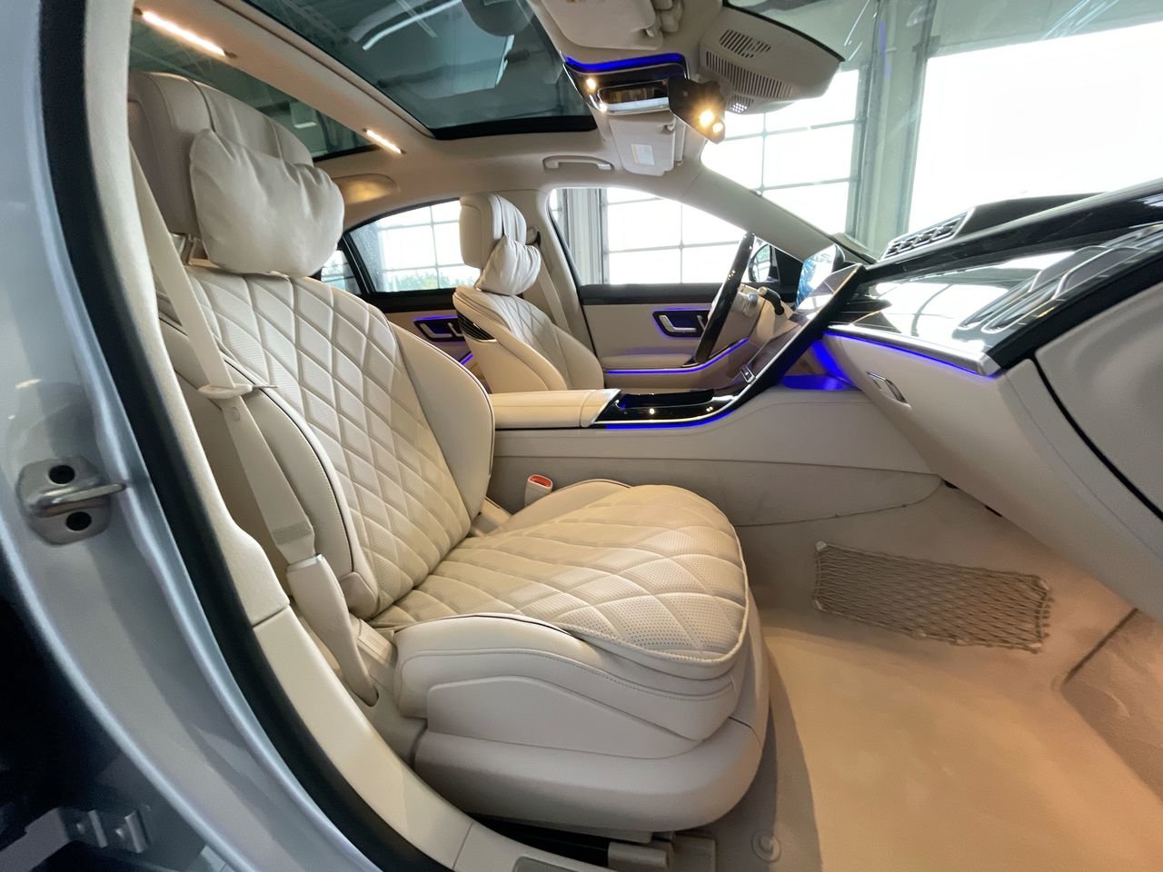 New 2023 High Tech Silver Mercedes-Benz S 580 4MATIC image 35
