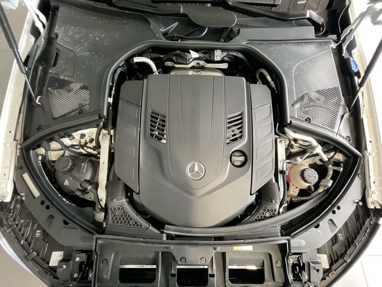 New 2023 MANUFAKTUR Diamond White Mercedes-Benz S 580 4MATIC image 21