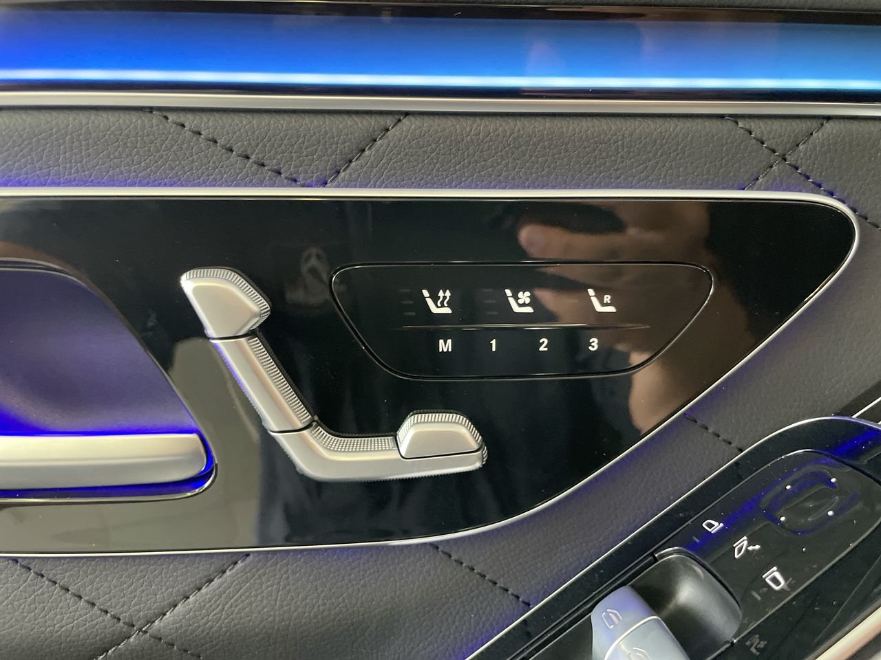 New 2023 MANUFAKTUR Diamond White Mercedes-Benz S 580 4MATIC image 23