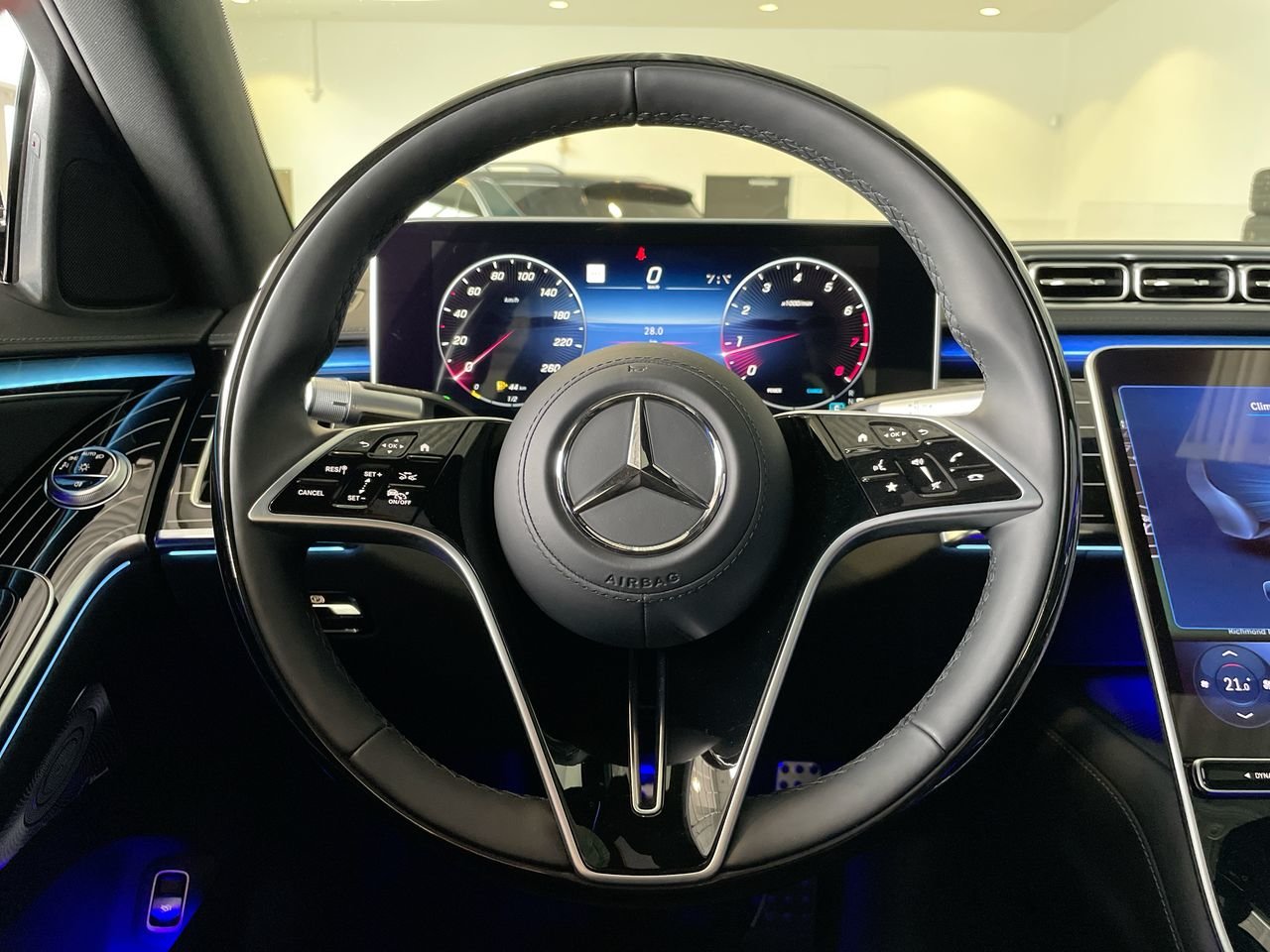 New 2023 MANUFAKTUR Diamond White Mercedes-Benz S 580 4MATIC image 25