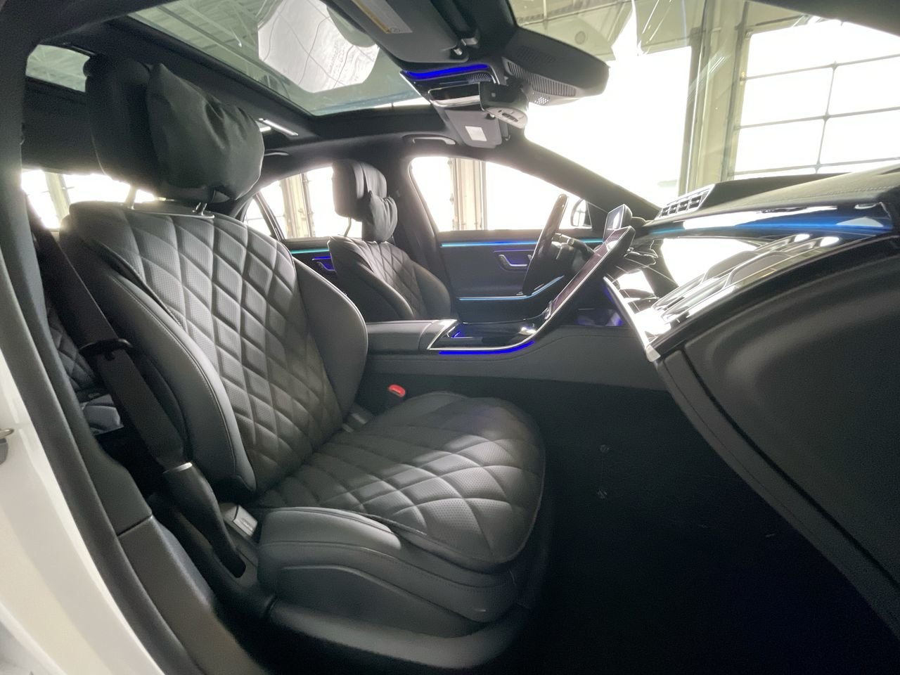 New 2023 MANUFAKTUR Diamond White Mercedes-Benz S 580 4MATIC image 35