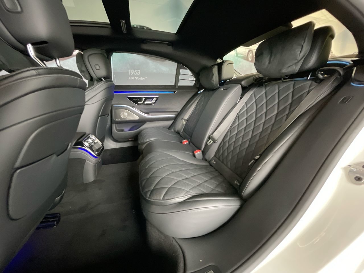 New 2023 MANUFAKTUR Diamond White Mercedes-Benz S 580 4MATIC image 34
