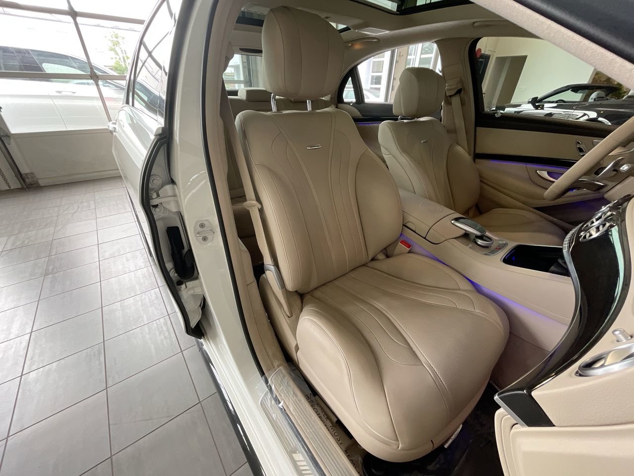 Used 2017 designo Diamond White Mercedes-Benz 4MATIC Sedan image 34