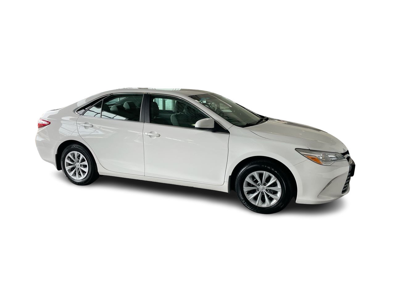 Used 2015 Alpine White Toyota 4-Door Sedan LE 6A image 16