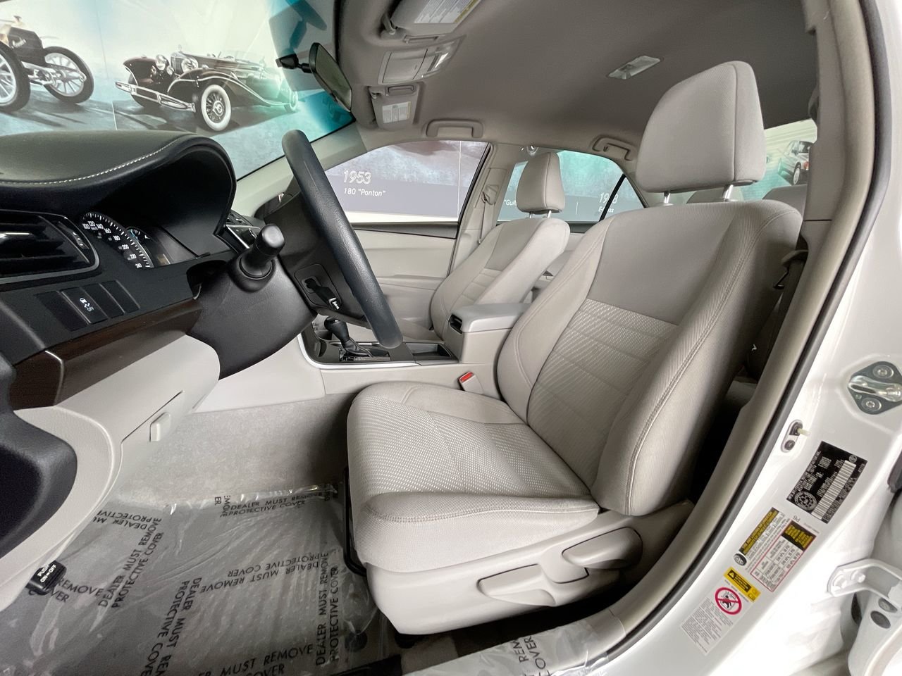 Used 2015 Alpine White Toyota 4-Door Sedan LE 6A image 19