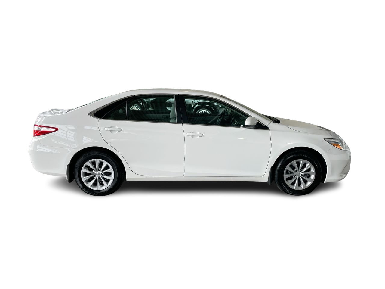 Used 2015 Alpine White Toyota 4-Door Sedan LE 6A image 15
