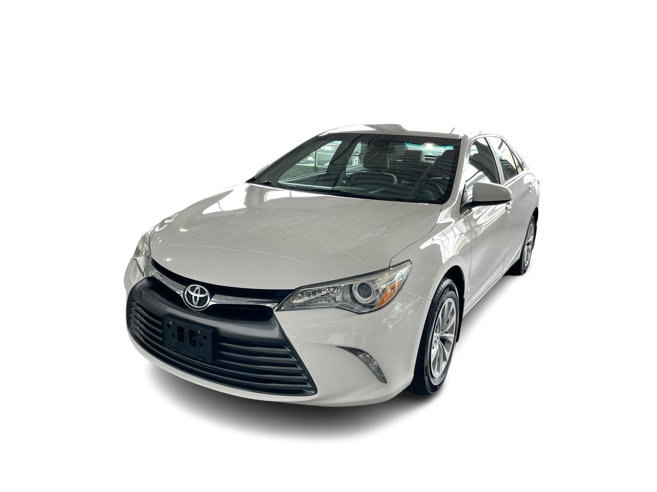 Used 2015 Alpine White Toyota 4-Door Sedan LE 6A image 4
