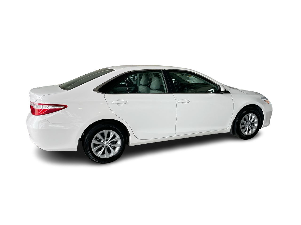Used 2015 Alpine White Toyota 4-Door Sedan LE 6A image 14