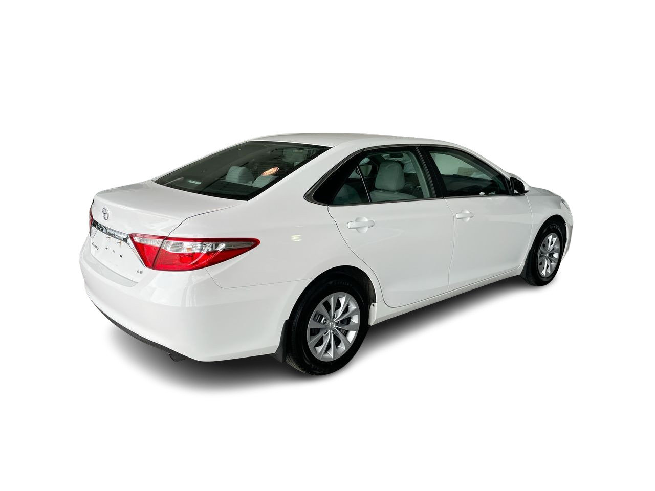 Used 2015 Alpine White Toyota 4-Door Sedan LE 6A image 13
