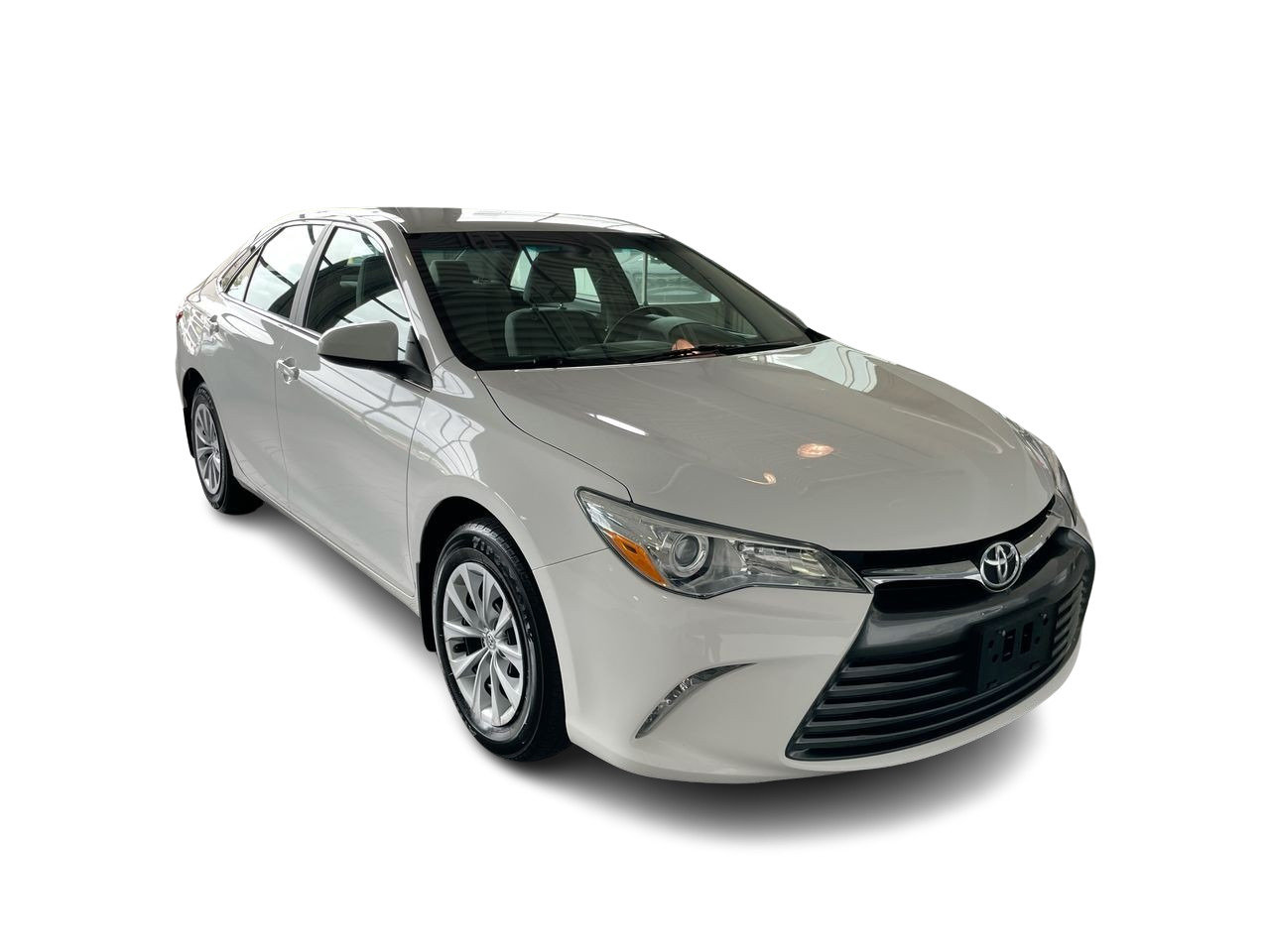 Used 2015 Alpine White Toyota 4-Door Sedan LE 6A image 2