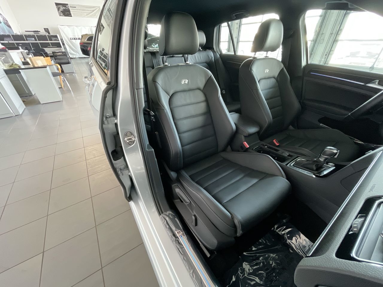 Used 2017 Silver Volkswagen 5-Dr 2.0T 4MOTION at DSG image 33