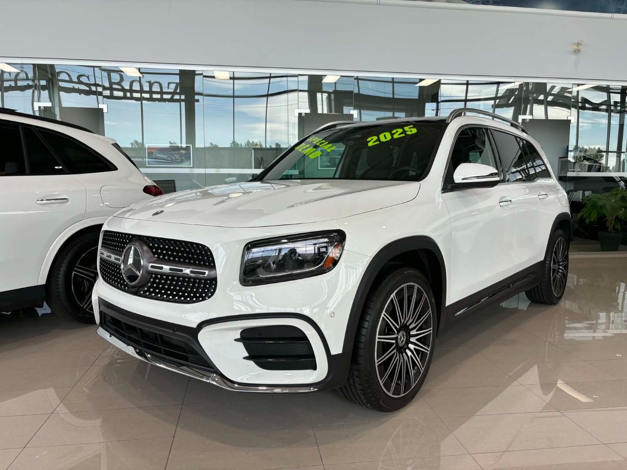 White (Blanc Polaire) 2025 Mercedes-Benz GLB 250 4MATIC SUV / Crossover All-Wheel Drive Automatic