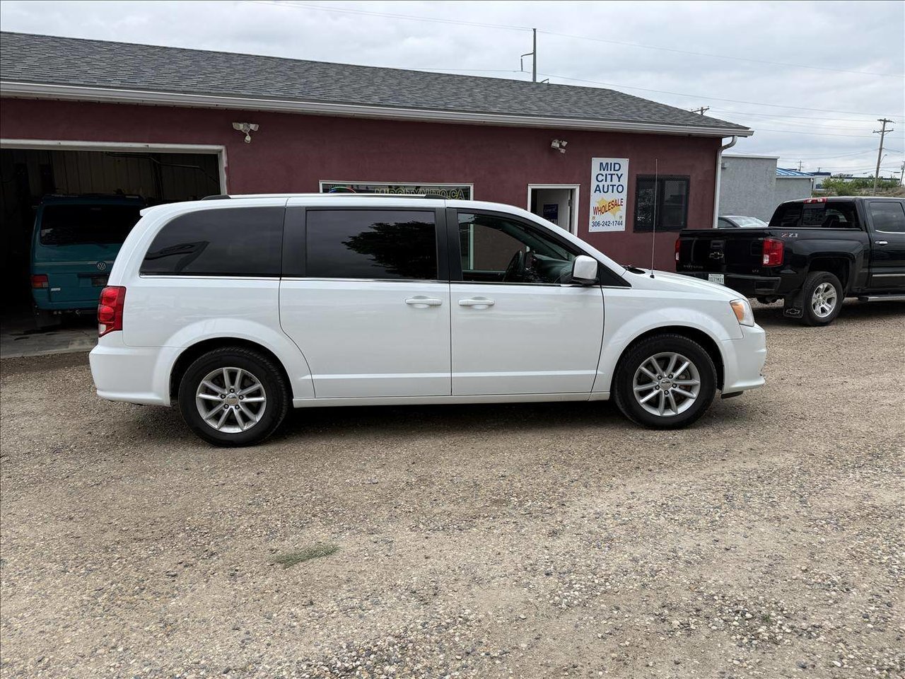 White 2020 Dodge Grand Caravan SXT FWD Minivan Front-Wheel Drive Automatic