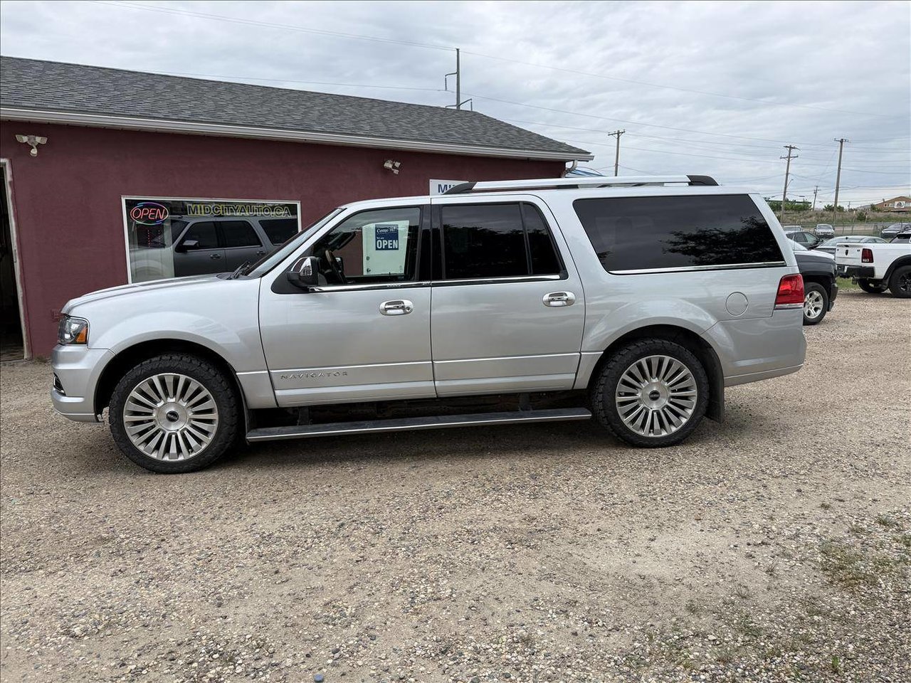 Silver 2017 Lincoln Navigator L Select 4WD SUV / Crossover Four-Wheel Drive Automatic
