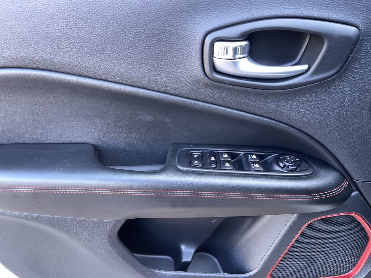 Used 2020 White Jeep Trailhawk image 21