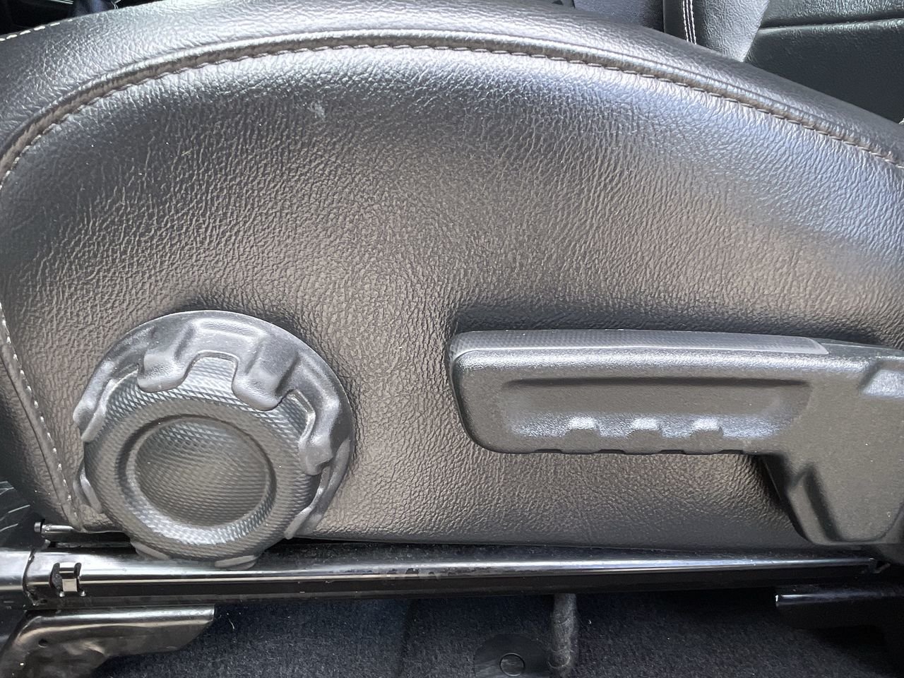 Used 2018 Granite Crystal Metallic Jeep Sahara image 20