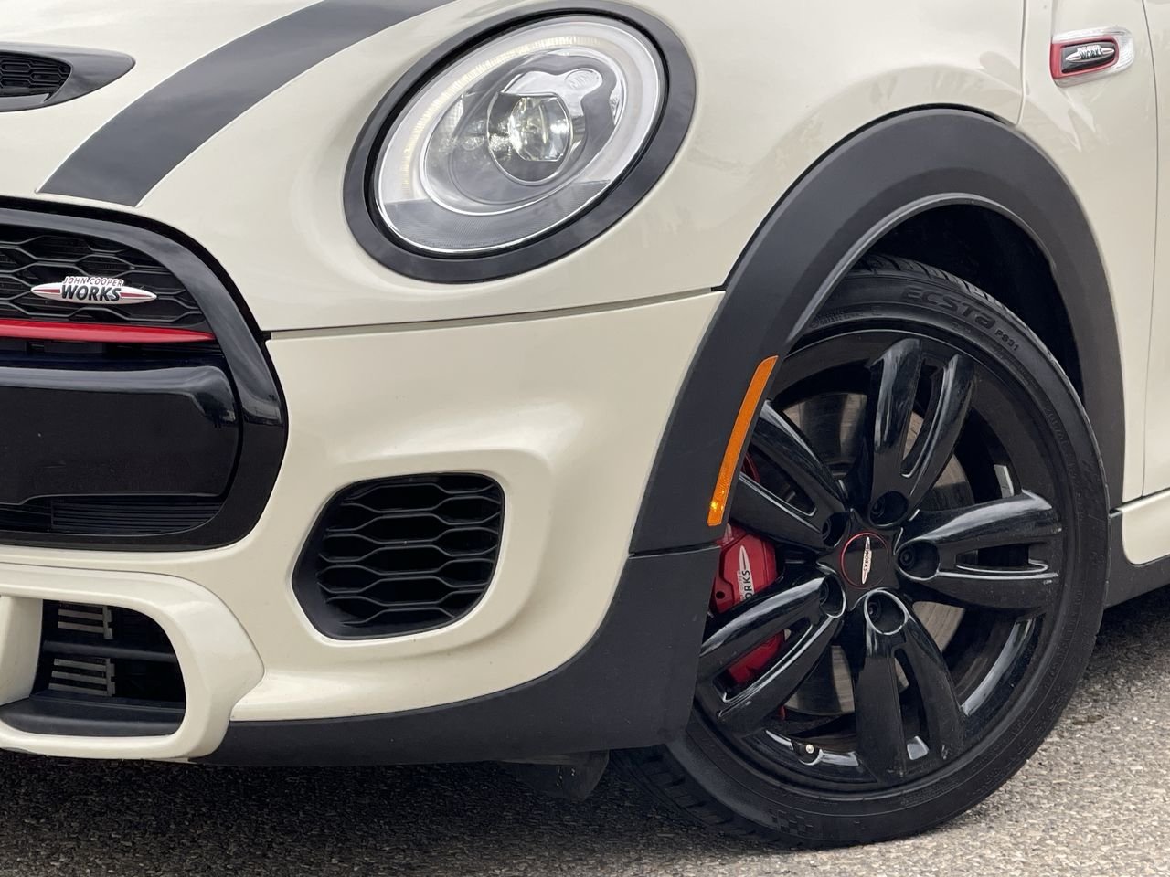 Used 2018 White MINI John Cooper Works image 18