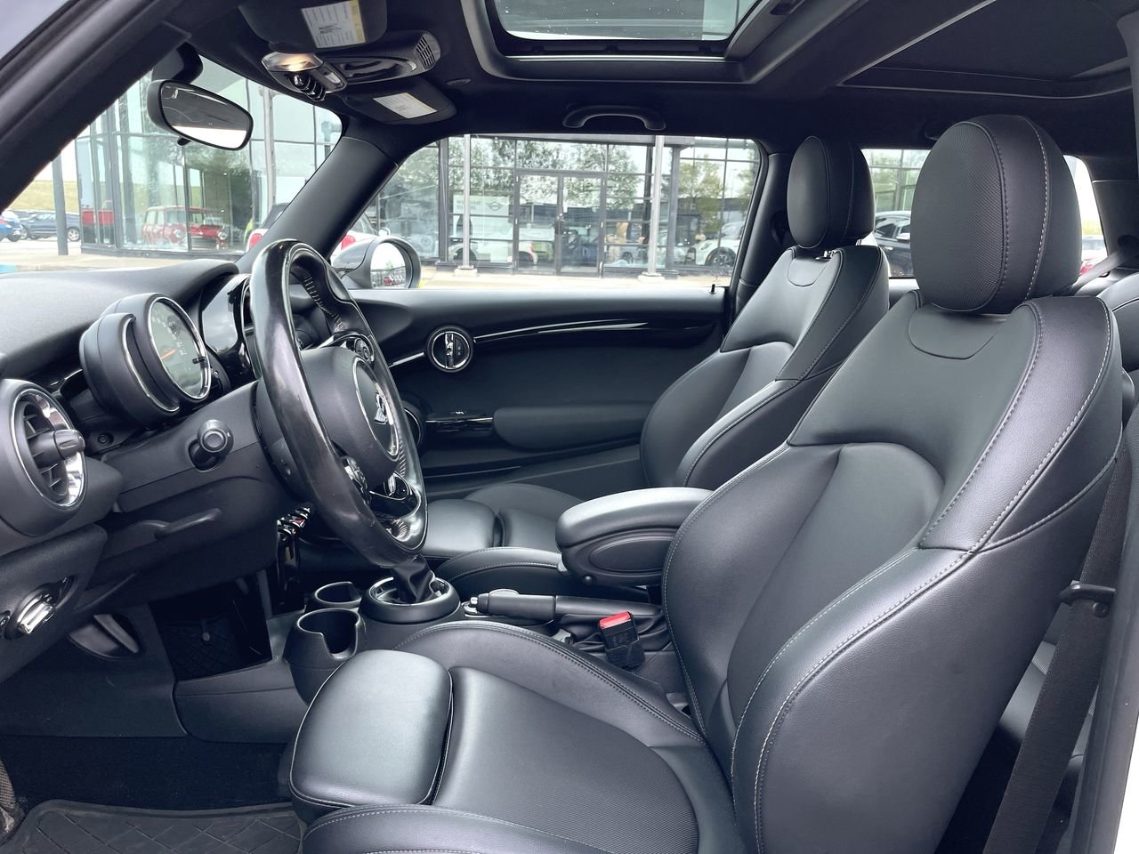 Used 2018 White MINI Cooper S image 19