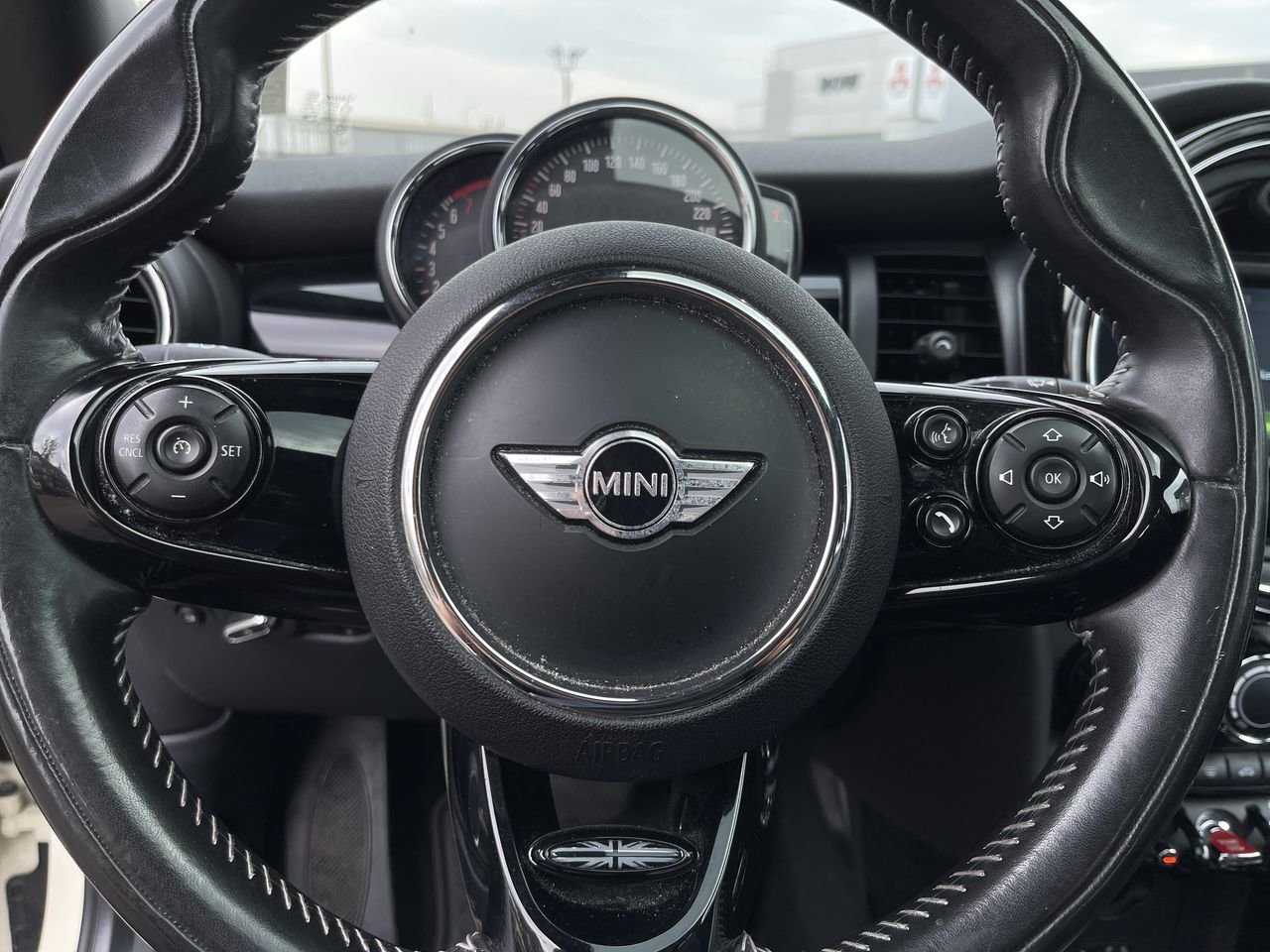 Used 2018 White MINI Cooper S image 21