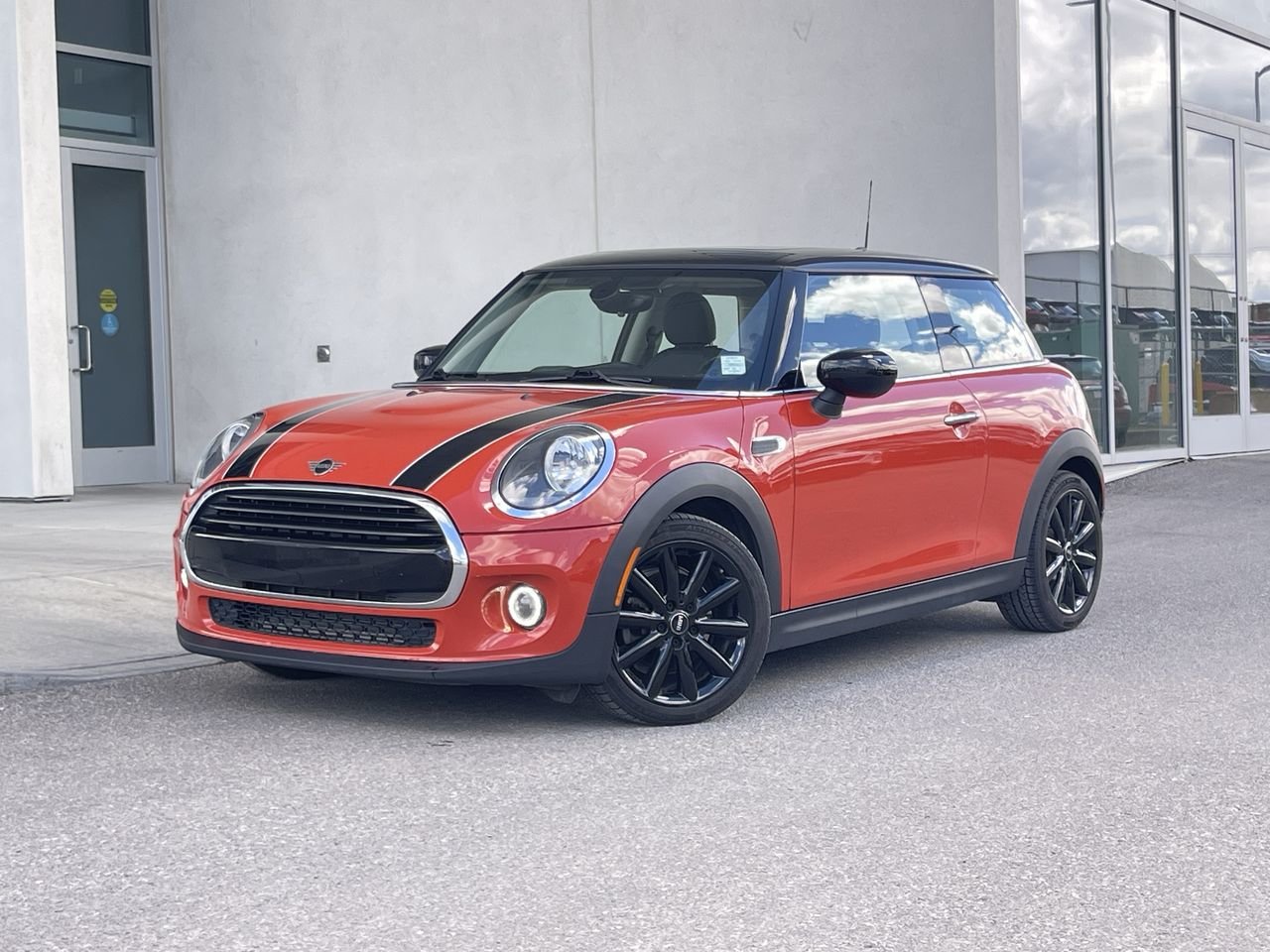 Solaris Orange 2020 MINI Cooper 2-Door Hatchback FWD Hatchback Front-Wheel Drive Automatic