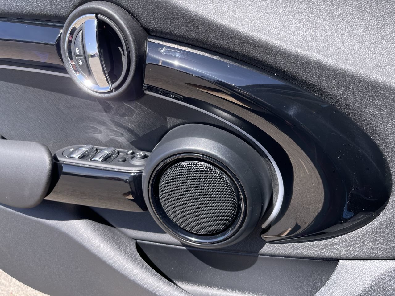 New 2024 Rooftop Grey Metallic MINI Cooper S image 21