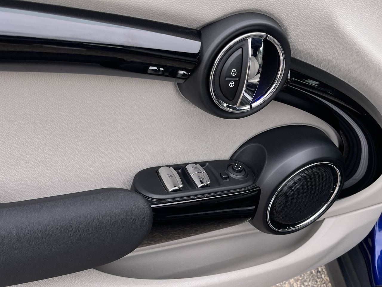 Used 2019 Blue MINI Cooper S image 21