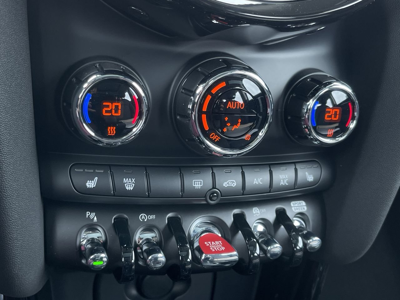 New 2024 British Racing Green IV Metallic MINI Cooper S image 27
