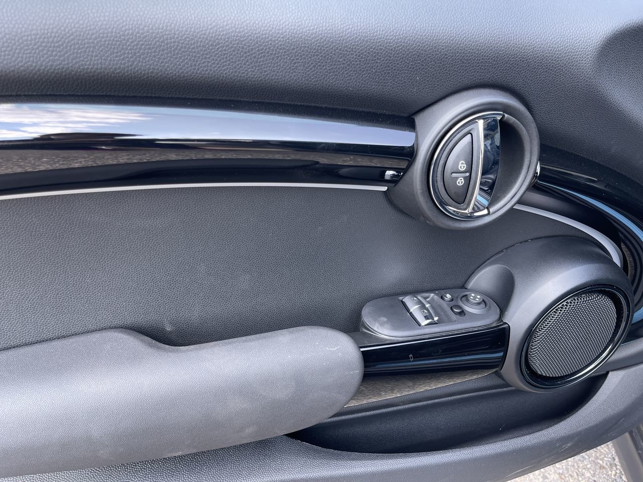 New 2024 Rooftop Grey Metallic MINI Cooper S image 21