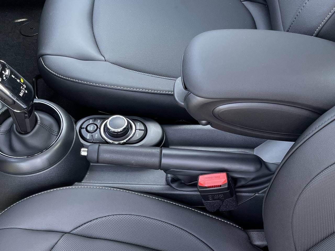 New 2024 Zesty Yellow MINI Cooper image 28