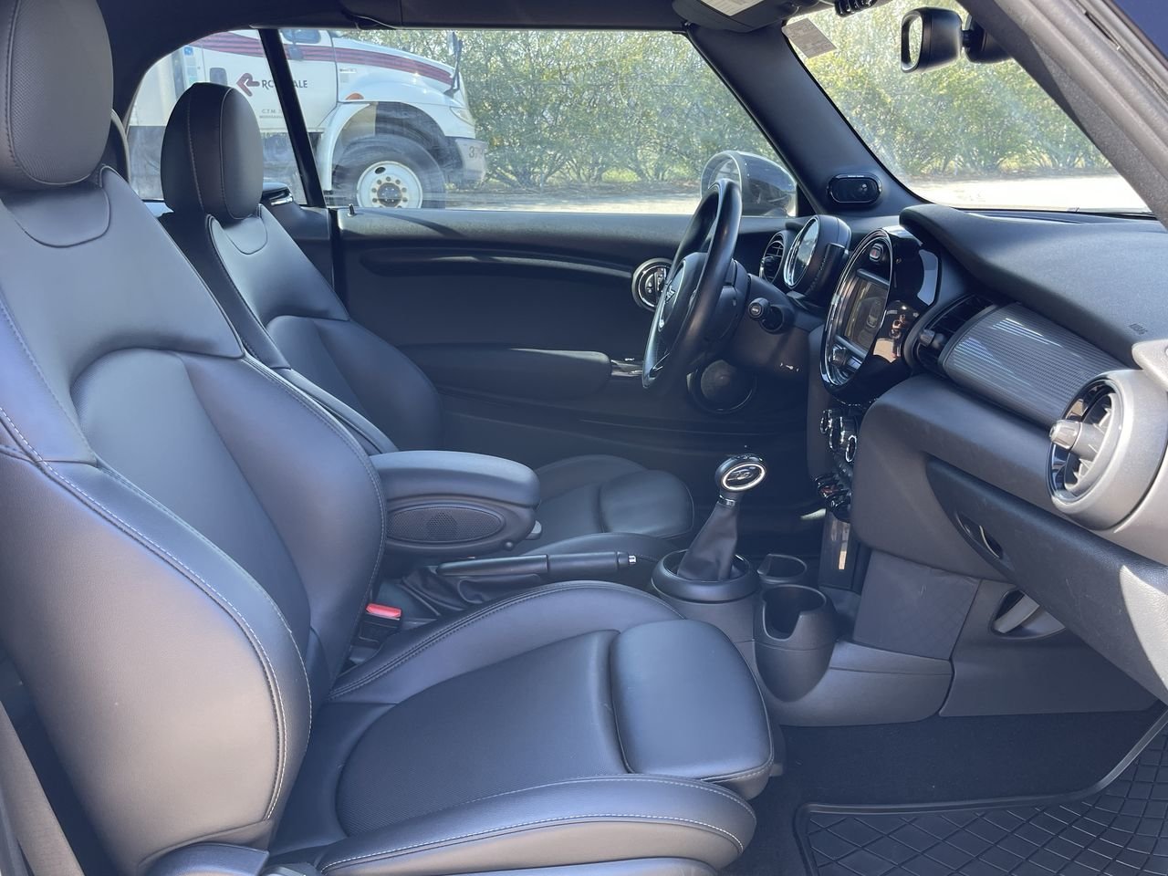 Used 2017 Black MINI  image 31