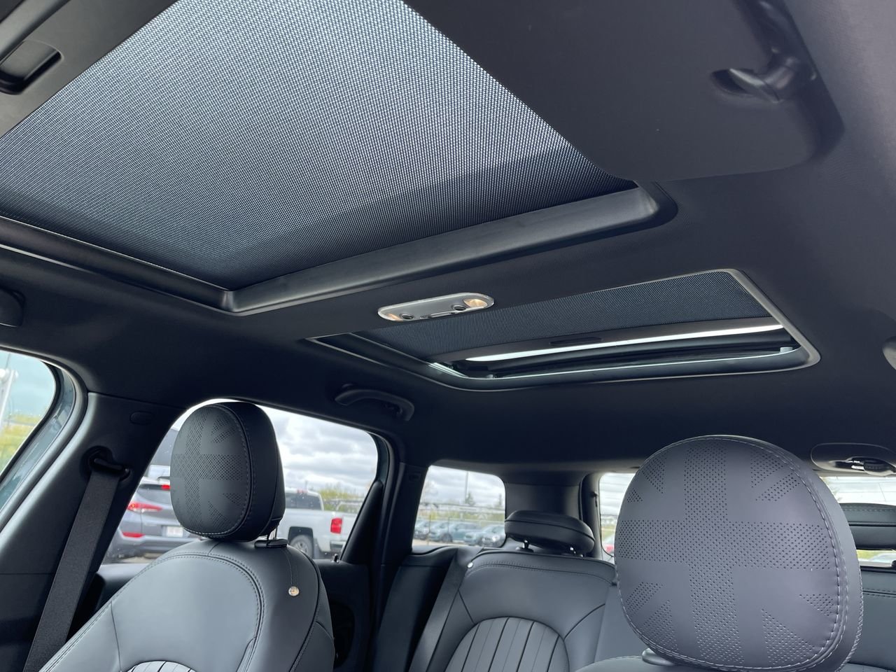 New 2023 Sage Green Metallic MINI Cooper SE image 30
