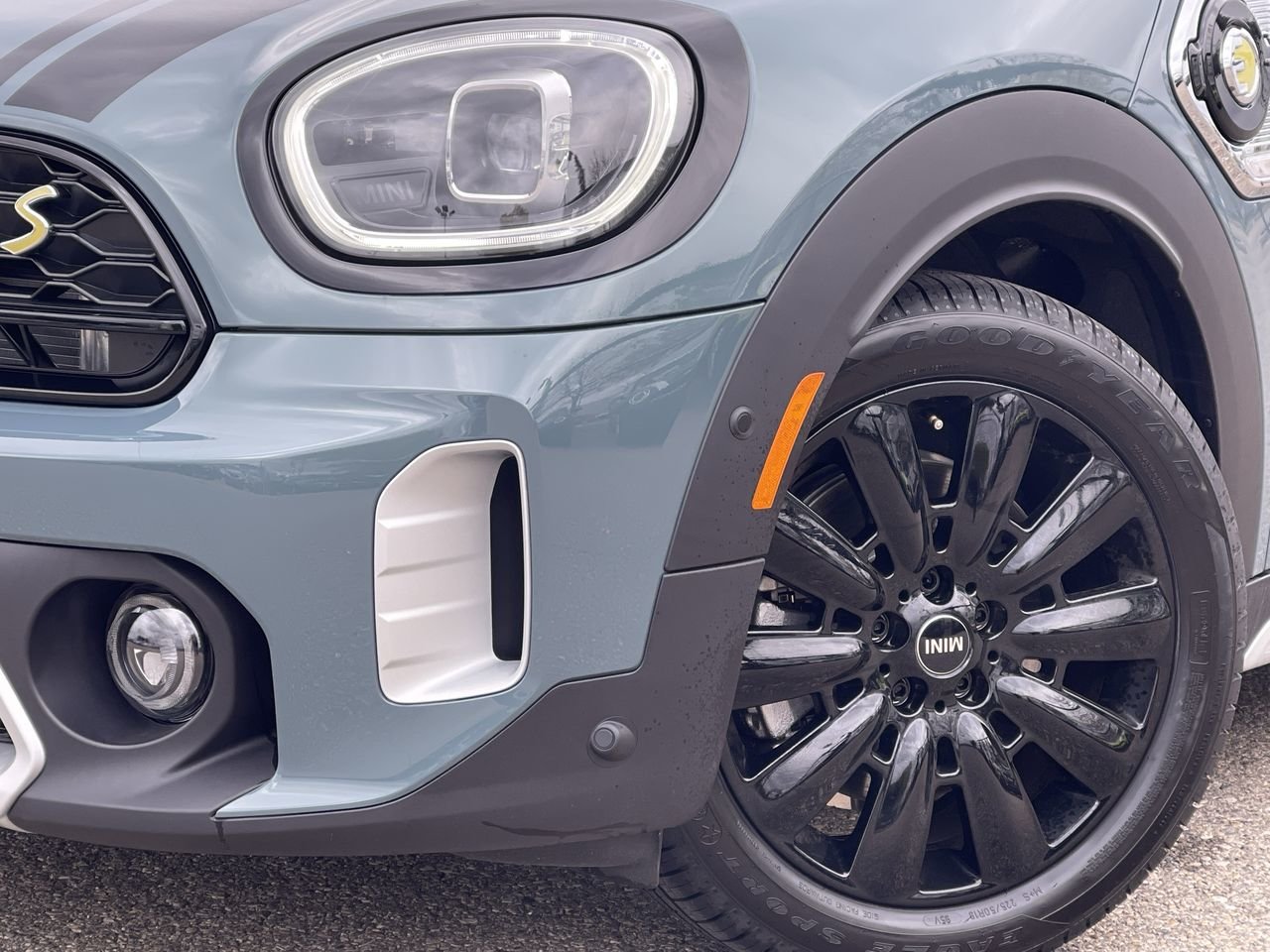 New 2023 Sage Green Metallic MINI Cooper SE image 18
