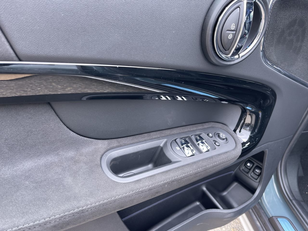 New 2023 Sage Green Metallic MINI Cooper SE image 21