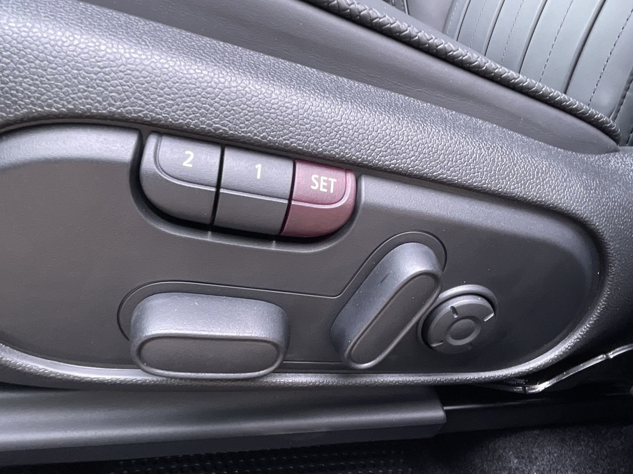 New 2023 Sage Green Metallic MINI Cooper SE image 20