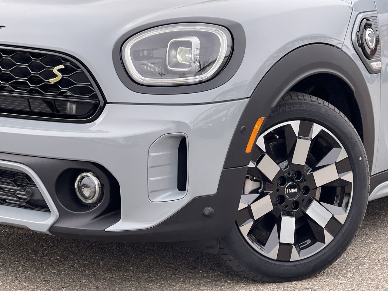 New 2023 Momentum Grey Metallic MINI Cooper SE image 18