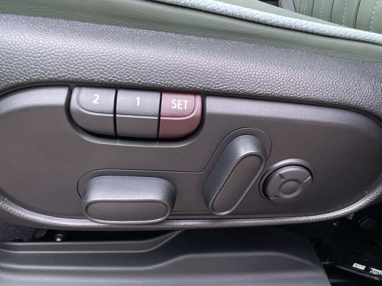 New 2023 Momentum Grey Metallic MINI Cooper SE image 20