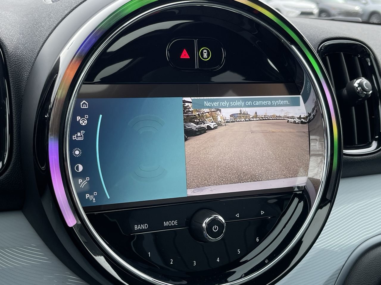 New 2023 Momentum Grey Metallic MINI Cooper SE image 24