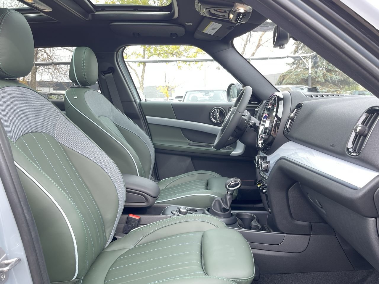 New 2023 Momentum Grey Metallic MINI Cooper SE image 32