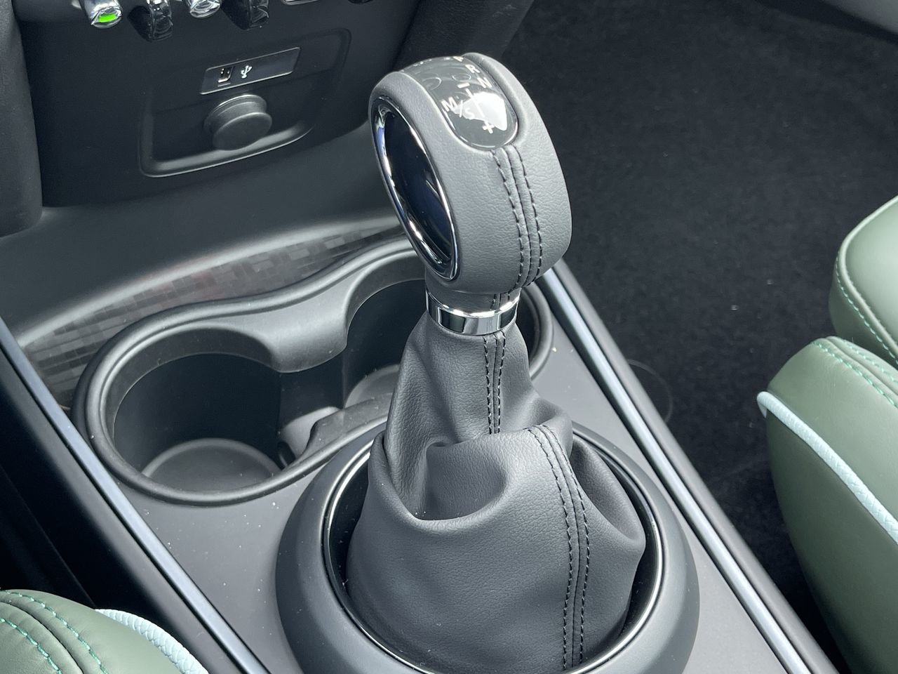 New 2023 Momentum Grey Metallic MINI Cooper SE image 27