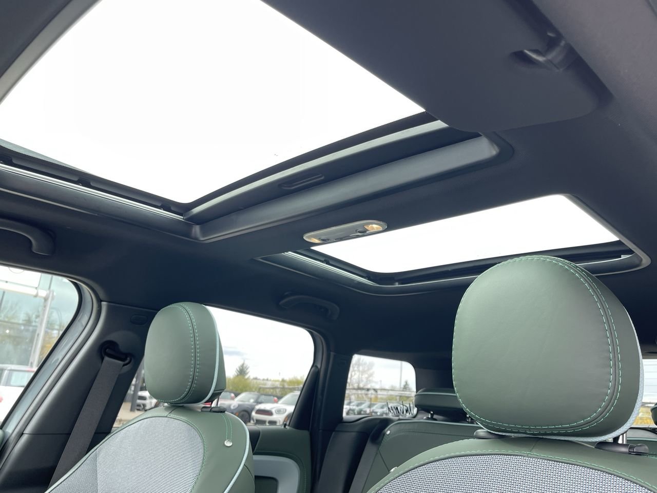 New 2023 Momentum Grey Metallic MINI Cooper SE image 29
