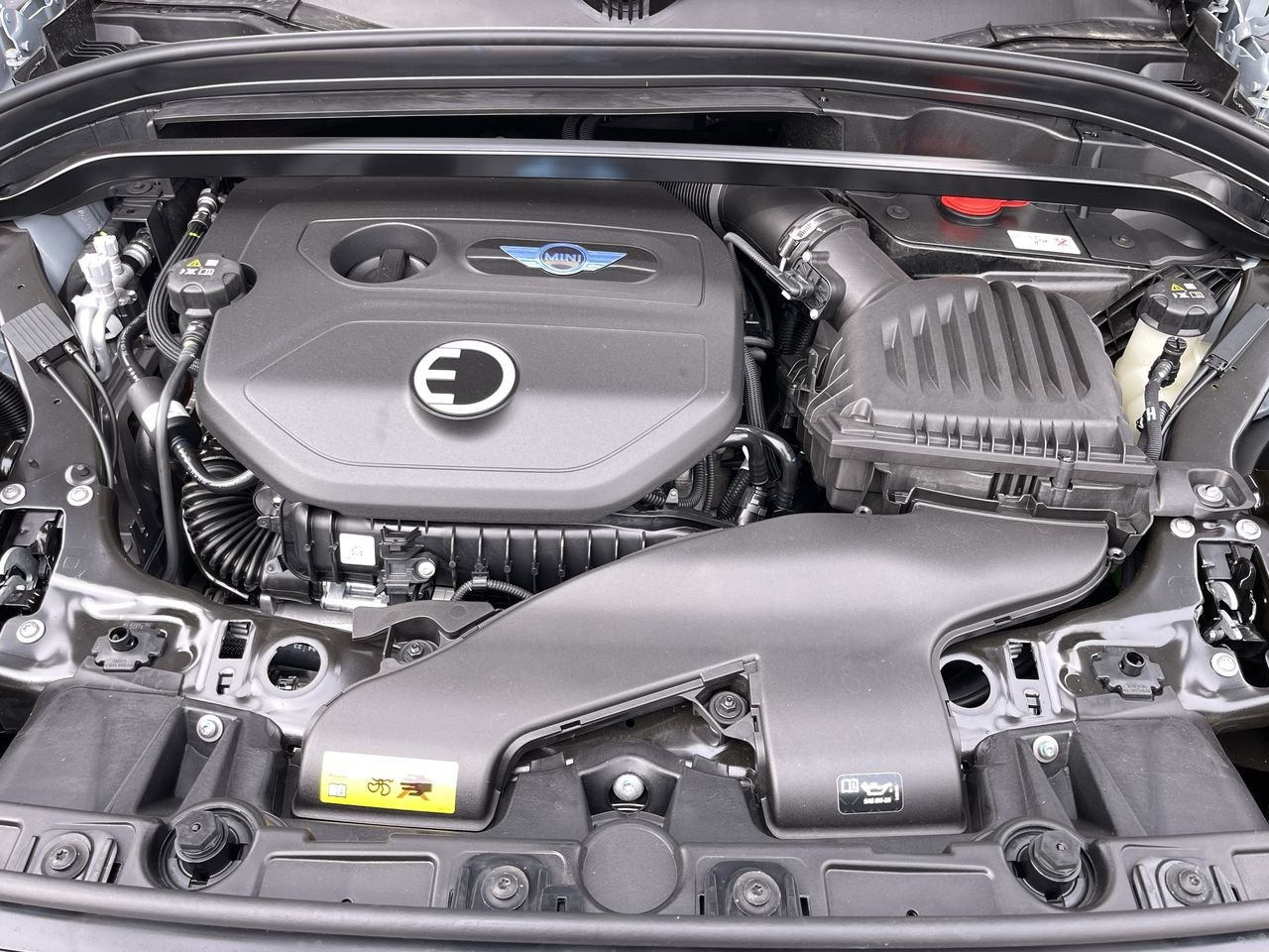 New 2023 Momentum Grey Metallic MINI Cooper SE image 33
