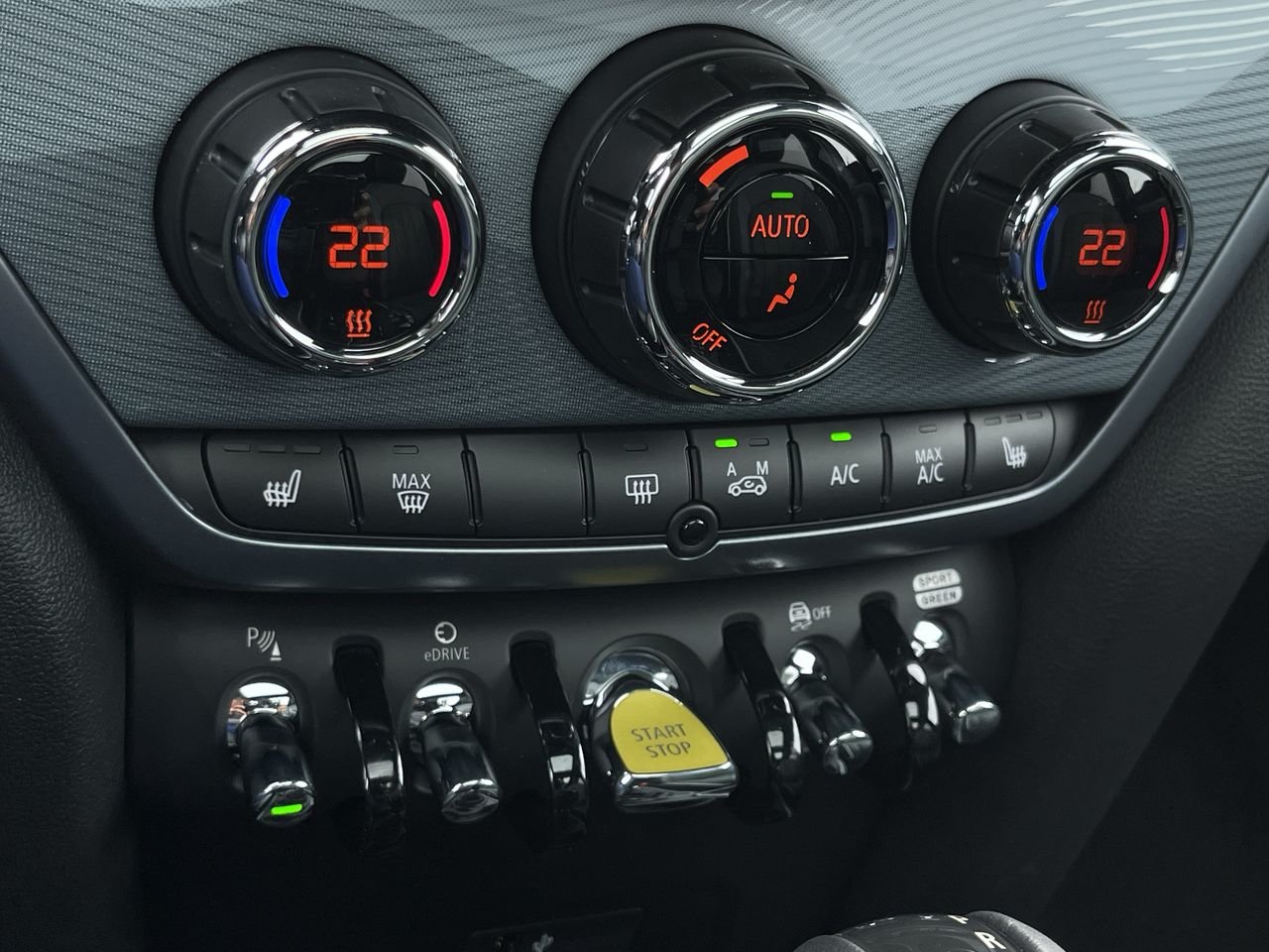New 2023 Momentum Grey Metallic MINI Cooper SE image 26