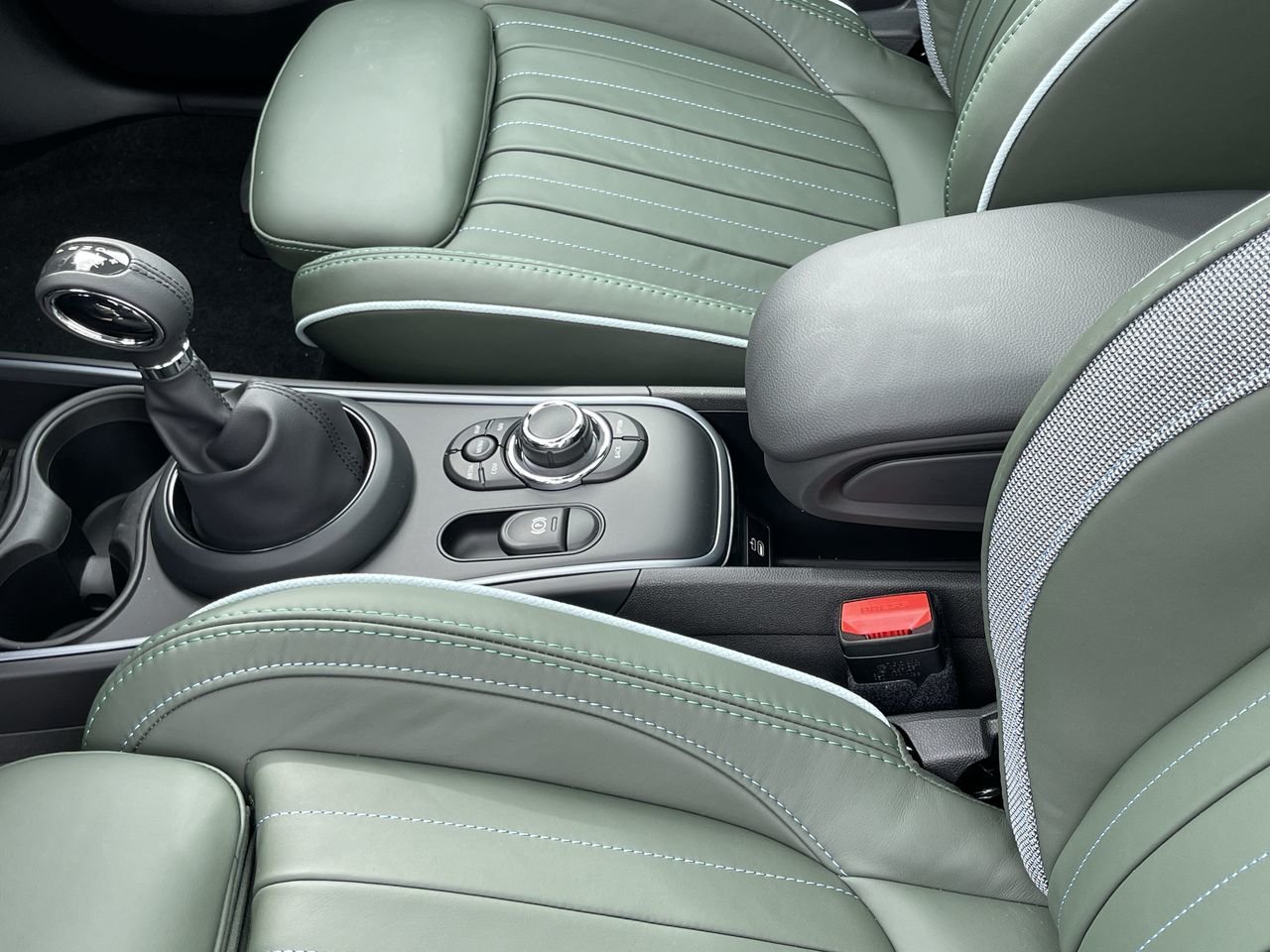 New 2023 Momentum Grey Metallic MINI Cooper SE image 28