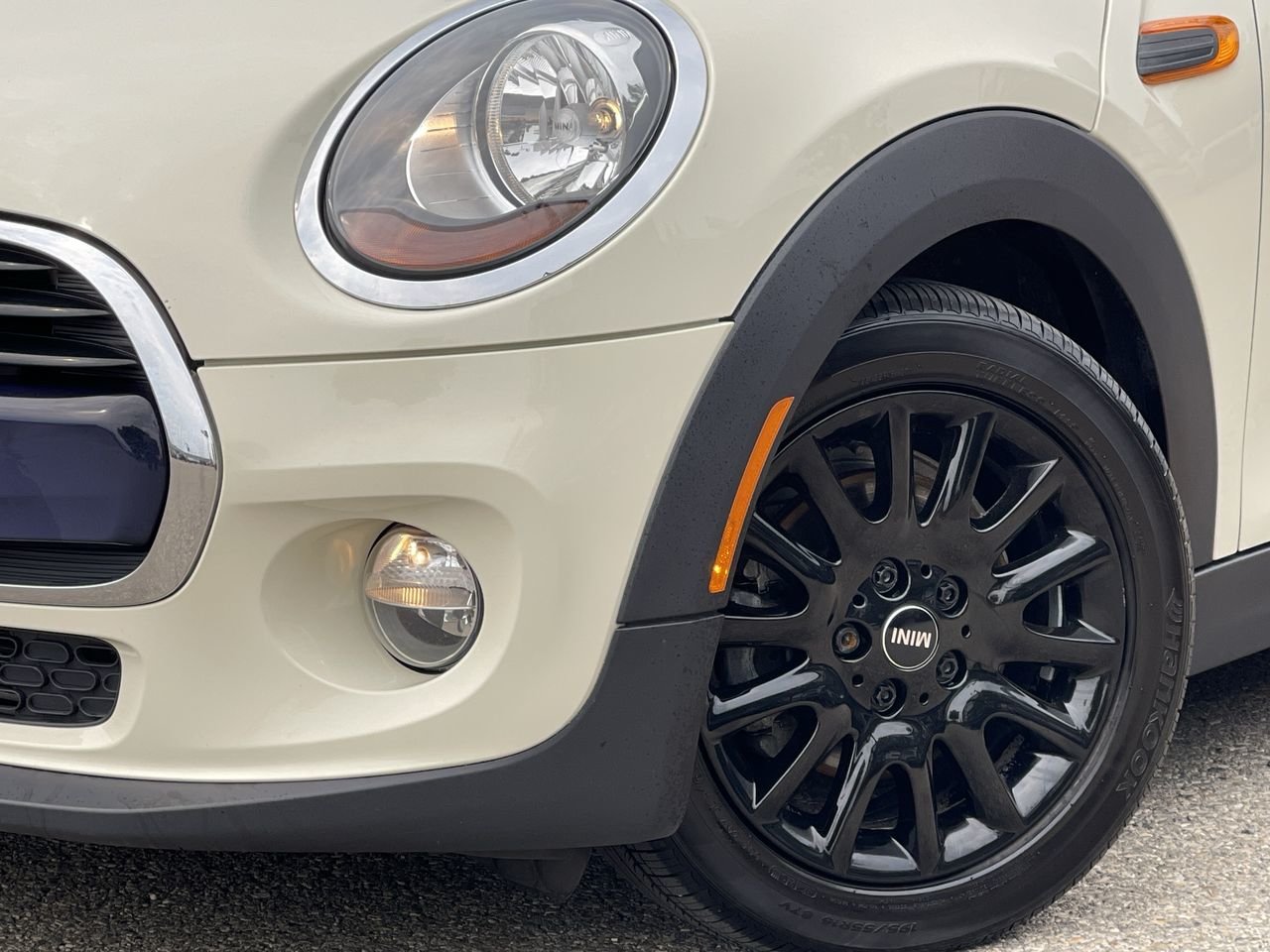 Used 2017 White MINI  image 18