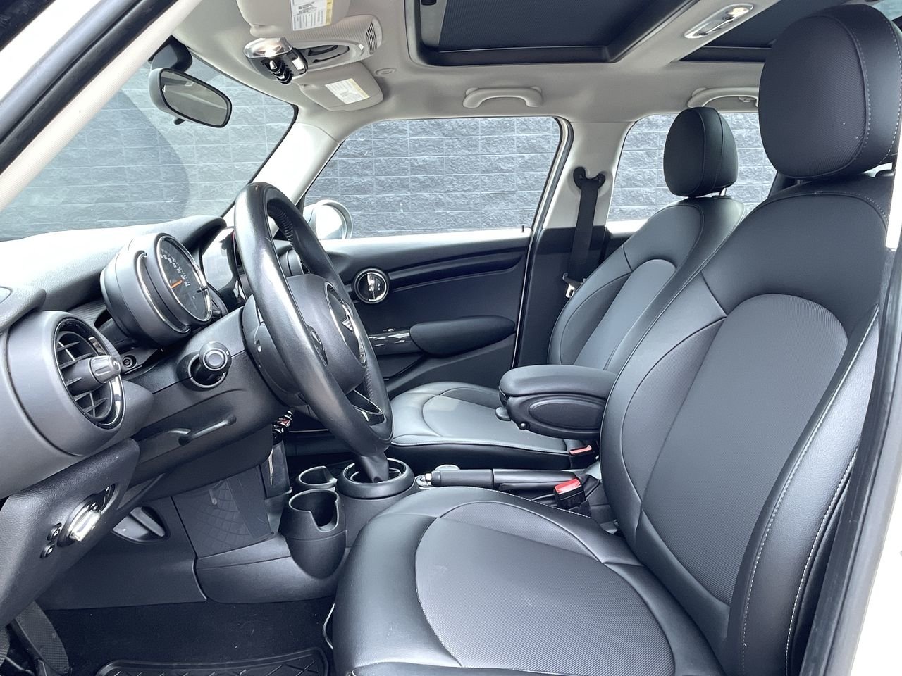 Used 2017 White MINI  image 19
