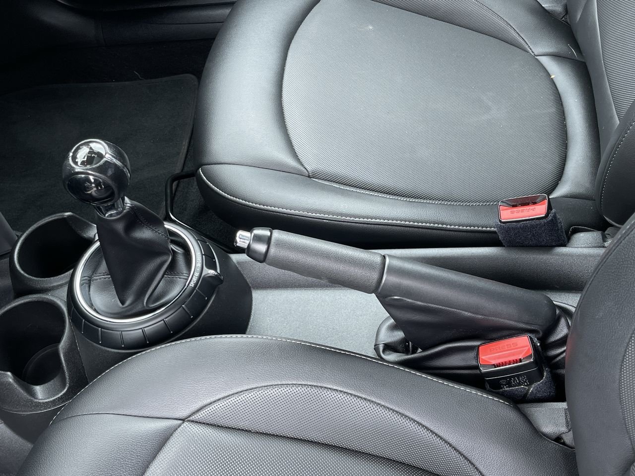 Used 2014 Black MINI  image 27