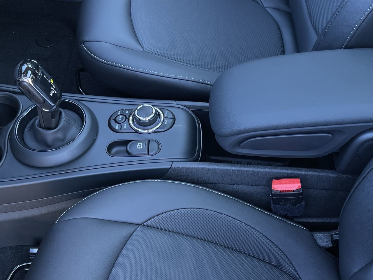 New 2024 Nanuq White MINI Cooper image 26