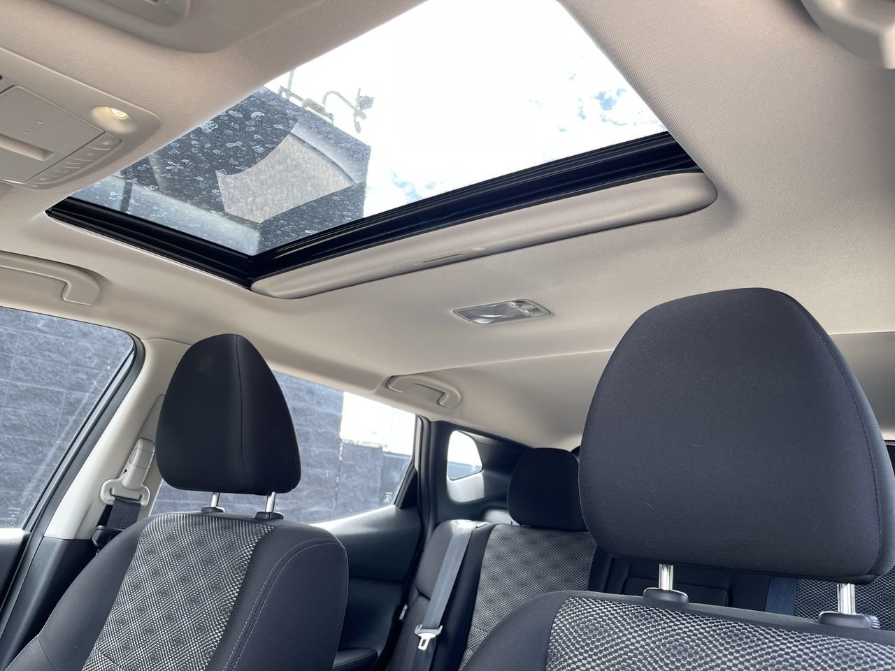 Used 2022 Gray Nissan SV image 28