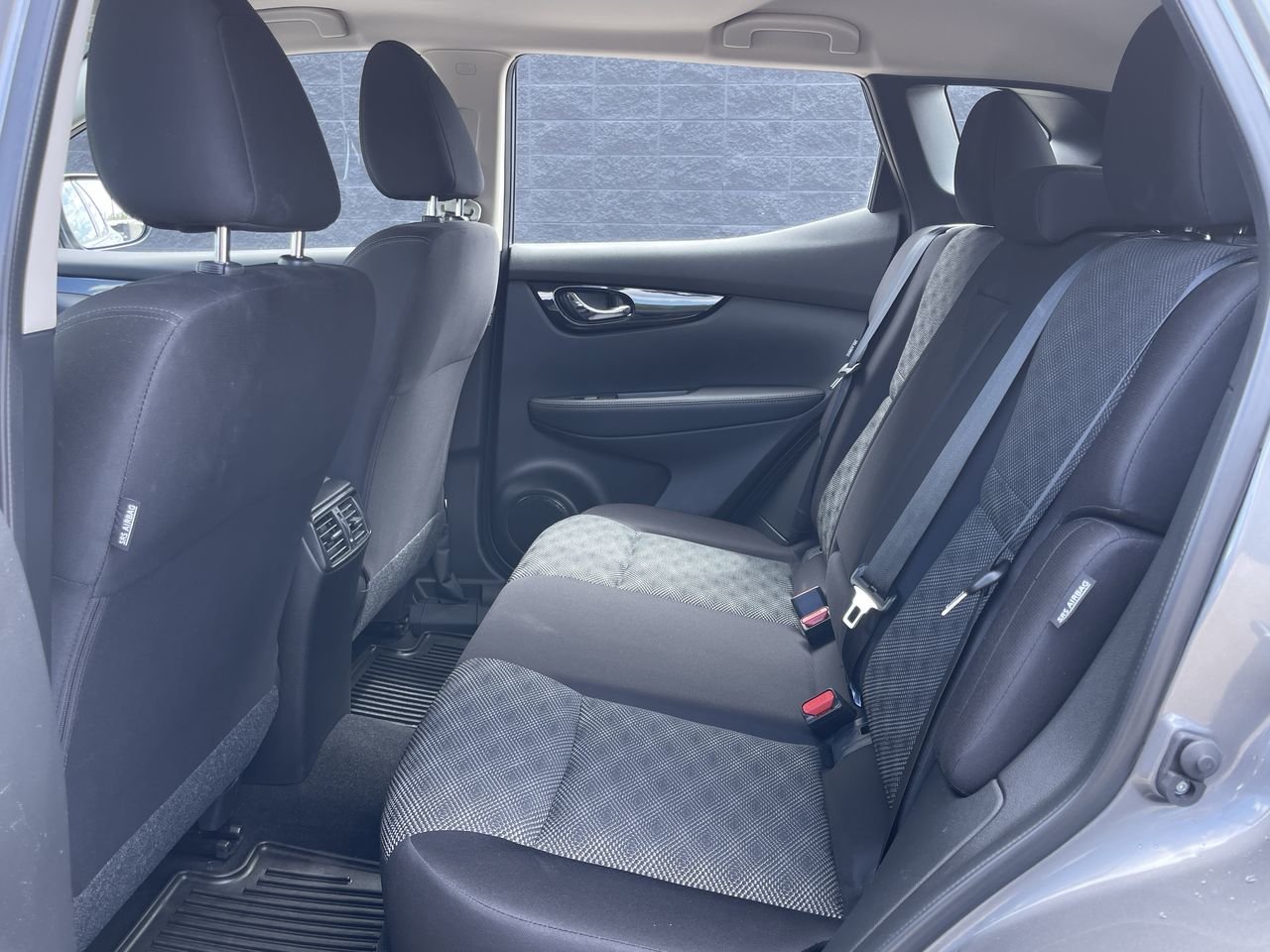 Used 2022 Gray Nissan SV image 29