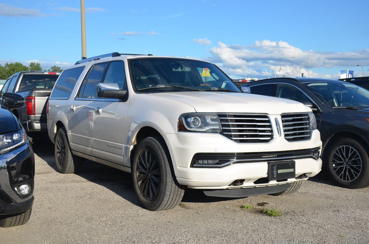 White 2017 Lincoln Navigator SUV / Crossover Four-Wheel Drive Automatic